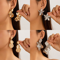 Anting Bunga Kelopak Berlapis Emas Wanita Model Vintage Sederhana dari Lateefah, Diskon Besar