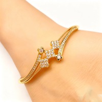Gelang Mewah Berlapis Emas 18K Motif Empat Daun Semanggi untuk Wanita, Bertabur CZ, Gelang Bunga Mungil yang Dapat Disesuaikan, Anti-Korosi, Elegan untuk Pernikahan