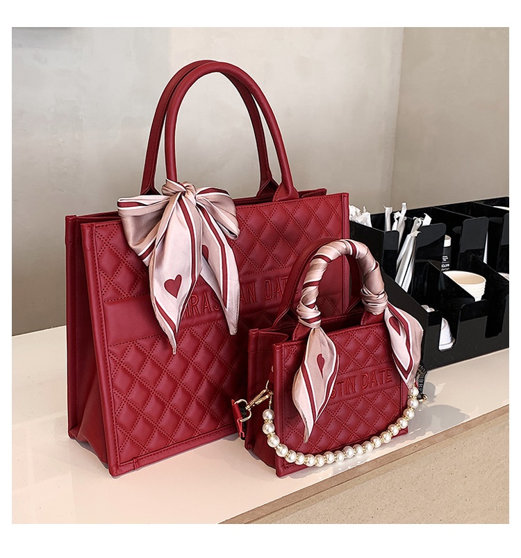 Día de las Madres: Las 5 mejores bolsas de lujo para el ser más especial