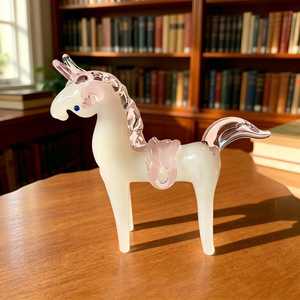 Figurine de licorne en verre soufflé à la main avec crinière et queue roses, 2,95 pouces, ornement animalier - Product Image 2
