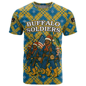 Camiseta navideña de <span class=keywords><strong>Buffalo</strong></span> <span class=keywords><strong>Soldiers</strong></span> con soldados estadounidenses, bandera estadounidense, patrón de cuadros cruzados - Product Image 1