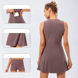 Custom Dames Tennisjurk 2 Delige Set Yoga Workout Fitness Ademende Pocket Shorts Tennisset Voor Meisjes Vrouwen Golfsportkleding