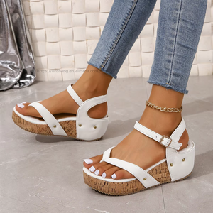 Women Platform Toe Clip Rivet Thick Sole <b>Sandals</b> Summer New European and American Roman <b>Sandals</b> Wholesale - Product Image 3