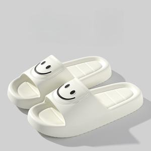 Chaussons d'intérieur et d'extérieur tendance, grande taille, doux et confortables, adaptés à toutes les saisons, avec un design visage souriant. - Product Image 2