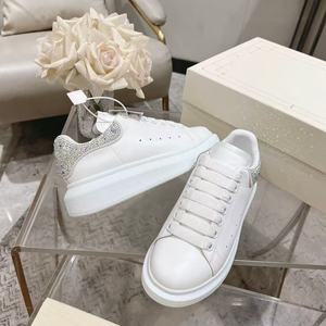 Zapatos Deportivos de Cuero con Detalles de Diamantes, Estilo Clásico, Personalizados, Modernos, Blancos, Ligeros para Primavera/Invierno - Product Image 3
