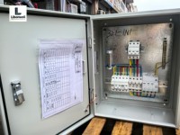 Boîtier de distribution mural intérieur moderne 2026 en métal avec panneau MCB et protection intelligente RCBO, logo personnalisé