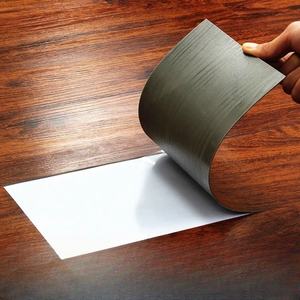 Carreau de vinyle de luxe auto-adhésif collé LVT Revêtement de <span class=keywords><strong>sol</strong></span> imperméable au feu <span class=keywords><strong>pour</strong></span> usage domestique Reconditionné Vinyle sec <span class=keywords><strong>pour</strong></span> salle de sport intérieure - Product Image 5