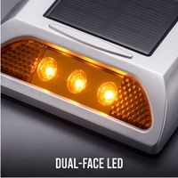 Borne de signalisation routière solaire à LED double face en alliage d'aluminium, étanche IP68, pour la guidage des sorties de rampes