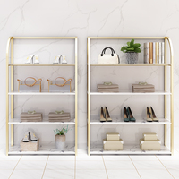 Porte-vêtements sur pied en fer argenté moderne, hauteur réglable, personnalisable pour l'aménagement de magasins de vêtements, l'affichage de robes, sacs et chaussures