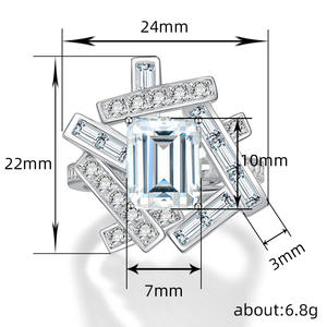 Q557 Anello da donna in oro bianco con diamante taglio smeraldo, colore D naturale, gioiello di fidanzamento - Product Image 5
