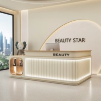Comptoir d'accueil moderne en bois sur mesure pour magasin de vêtements, devanture de boutique classique en bois