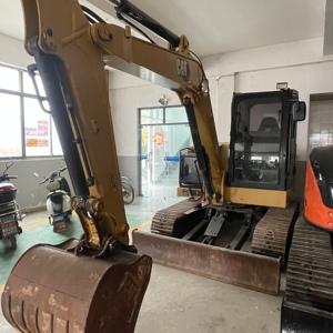 รถขุดขนาดเล็ก CAT 306 CR มือสอง 6 ตัน รถขุดไฮดรอลิกแบบตีนตะขาบ บูมหมุนได้ รถขุดขนาดกะทัดรัด - Product Image 1