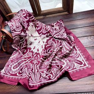 ผ้าพันคอโพลีเอสเตอร์พิมพ์ลายโลโก้ตามสั่งสำหรับผู้หญิง-90*90 70*70 หลายสี รับผลิตแบบ OEM ODM อ่อนโยนต่อ<span class=keywords><strong>ผิว</strong></span> ใช้กลางแจ้ง - Product Image 5