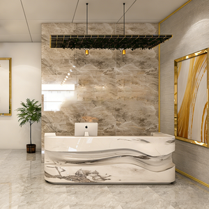 Armoire de présentation en verre luxueux avec cadre doré, éclairage LED, forme d'arc, dimensions personnalisables et résistante - Product Image 3