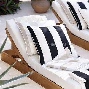 เก้าอี้ไม้สักแบบปรับแต่งได้เฟอร์นิเจอร์ชายหาดสระว่ายน้ำสวนกลางแจ้งพร้อมโฟมและผ้าลายทาง - Product Image 1