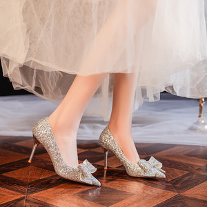 Zapatos de novia con punta en pico y tacón de aguja con brillantina, con lazo, sin cordones, de tacón alto, para novia y damas de honor. - Product Image 1