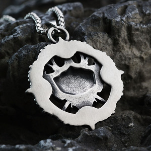 Colgante de Acero Inoxidable para Hombre, Diseño Geométrico con Espada y Casco de Samurái Japonés Hannya, Joyería de Regalo - Product Image 4