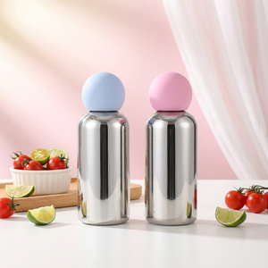 Bottiglia Termica Isolata in Acciaio Inossidabile di Qualità Premium, Resistente alla Corrosione e con Mantenimento a Lungo Termine della Temperatura - Product Image 1