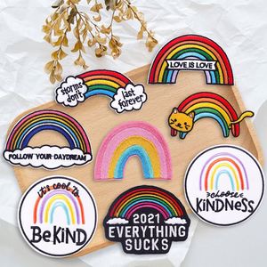 Patchs brodés personnalisés en gros, motifs mignons et amusants (Bonheur/Amis/Amour), thermocollants pour jeans, sacs et vêtements - Product Image 5