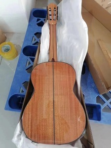 Guitarra Clásica de Alta Calidad de 39 Pulgadas, 4/4, Totalmente Sólida, con Tapa de Cedro Sólido, Venta al por Mayor - Product Image 3