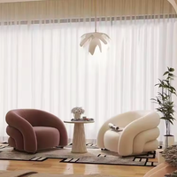 Fauteuil de salon simple et élégant en velours, style décontracté et luxueux, pour une touche de personnalité