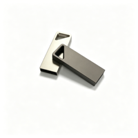 Boîtier de clé USB en alliage de zinc en gros, directement de l'usine, triangle creux, logo personnalisé