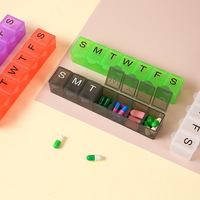 Boîte à médicaments portable anti-poussière avec sept longs braille une semaine stockage d'emballage indépendant cadeaux de nouveauté