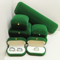 Hochwertige Samt-Schmuckbox mit Individuellem Logo für Ringe, Ohrringe, Halsketten, Anhänger, Armbänder und Armreifen