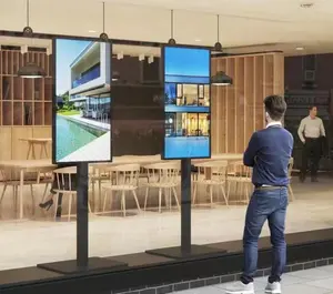 מסעדת טלוויזיה חדשה עם מסך מגע בחלון חנות באיכות גבוהה עם בהירות גבוהה לפרסום עם CMS