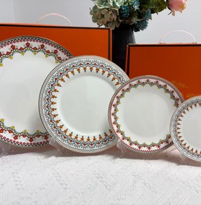 Service de vaisselle vintage en porcelaine fine à motifs floraux, 4 tailles assorties, assiettes en céramique, coffret cadeau, logo personnalisé, vaisselle de luxe - Product Image 1