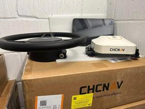 ชุดระบบนำทางอัตโนมัติ CHC NAV NX510 SE RTK สำหรับรถแทรกเตอร์ - รองรับแรงดันไฟฟ้าหลายระดับ (220V/110V/380V) ผลิตในฝรั่งเศส น้ำหนัก 30 กก. - Product Image 5