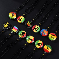 Collier tendance avec chaîne perlée et pendentif en cristal cabochon motif drapeau africain, inspiré du style africain, design drapeaux de 287 pays