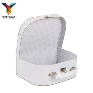 Commercio All'ingrosso della fabbrica Logo Personalizzato Design di Lusso di Carta Rigida di <span class=keywords><strong>Cartone</strong></span> con Manico Giocattolo di Vestiti di Imballaggio Contenitore di Regalo Del Bambino Valigia