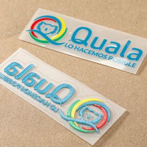 <span class=keywords><strong>Autocollant</strong></span> de transfert de chaleur en silicone 3D personnalisé Etiquette de vêtement en soie avec logo pour T-shirts Etiquettes de transfert de chaleur - Product Image 1