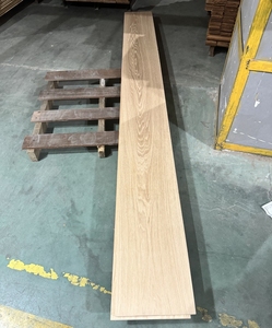<span class=keywords><strong>Parquet</strong></span> en chêne européen <span class=keywords><strong>massif</strong></span> multi-couches brossé, qualité AB, largeur 300 mm, non fini - Product Image 5