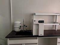 5-20lph de la série UPZGT-I entièrement automatisée résistivité 17 ~ 18.2MΩ.cm de la machine 5L d'eau purifiée par laboratoire