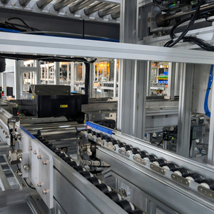 Convoyeur vertical pour ligne de production de batteries sur plusieurs niveaux, offrant une efficacité spatiale et un positionnement servo de haute précision - Product Image 1