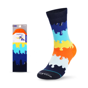 Chaussettes à motif de peinture à l'huile - Chaussettes de streetwear à dégradé arc-en-ciel à tige haute pour hommes et femmes - Product Image 2