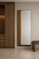 Miroir mural LED pleine longueur en chêne sur mesure avec base en bronze pour projets hôteliers