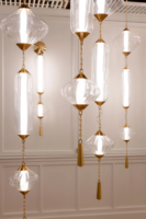 Lustre moderne de style américain Fiorello avec abat-jour en verre côtelé transparent, lampe de plafond en laiton antique pour villa