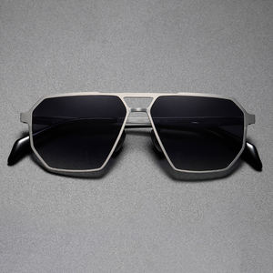 Gafas de Sol Polarizadas de Titanio UV400 Personalizadas de Moda 2025 para Hombre y Mujer, Diseño Genial para Conducir, Gafas de Sol Únicas para Exteriores - Product Image 3