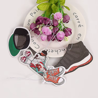 Produit populaire Bon marché Accessoires de parfum en papier pour modèles de voitures Désodorisant de voiture personnalisé pour pièces automobiles