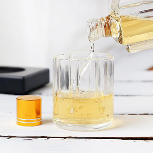 Set de Decantador de Whisky con Forma de Pistola, con 2 Vasos de Chupito, Decantador de Licor de Vidrio Hecho a Mano, Botella de Whisky con Forma de Pistola con Logotipo Personalizado para Hombres - Product Image 3