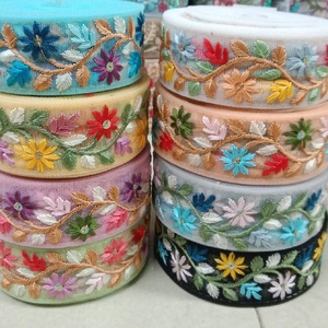 Cintas florales bordadas hechas a medida hechas con bordados florales de colores para usar como bordes y adornos - Product Image 1