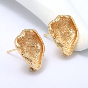 Benzersiz tasarım takı 925 gümüş iğne 14K altın kaplama mantar şekli saplama küpe Diy - Product Image 1