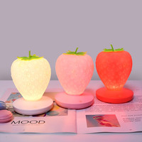 Lampe LED créative en silicone en forme de fraise, alimentée par USB, décorative, pour chevet, commande tactile, émission multicolore