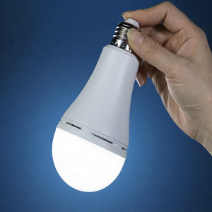 หลอดไฟฉุกเฉิน LED A70 9W AC 220V ขั้ว E27 แสงสีขาว แบตเตอรี่ลิเธียม มาตรฐาน IP20 อุณหภูมิสี 2800-10000K ใช้งานได้ 3 ชั่วโมง - Product Image 1