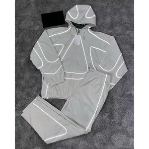 Ensemble <span class=keywords><strong>de</strong></span> survêtements en nylon réfléchissant personnalisé avec logo, sweat-shirt, <span class=keywords><strong>pantalon</strong></span> <span class=keywords><strong>de</strong></span> <span class=keywords><strong>jogging</strong></span>, veste, ensemble streetwear en nylon pour hommes - Product Image 2