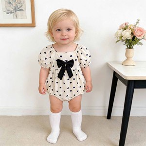 Nuevo Mono <span class=keywords><strong>de</strong></span> Verano 2026 para Bebé Niña con Mangas Abullonadas, Diseño <span class=keywords><strong>de</strong></span> Corazones y Estampado <span class=keywords><strong>de</strong></span> Puntos Crema - Product Image 1