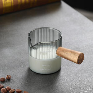 Petit gobelet à <span class=keywords><strong>lait</strong></span> Verre <span class=keywords><strong>Pyrex</strong></span> manche bois gradué mini pot à <span class=keywords><strong>lait</strong></span> sauce pour pot à <span class=keywords><strong>lait</strong></span> - Product Image 1
